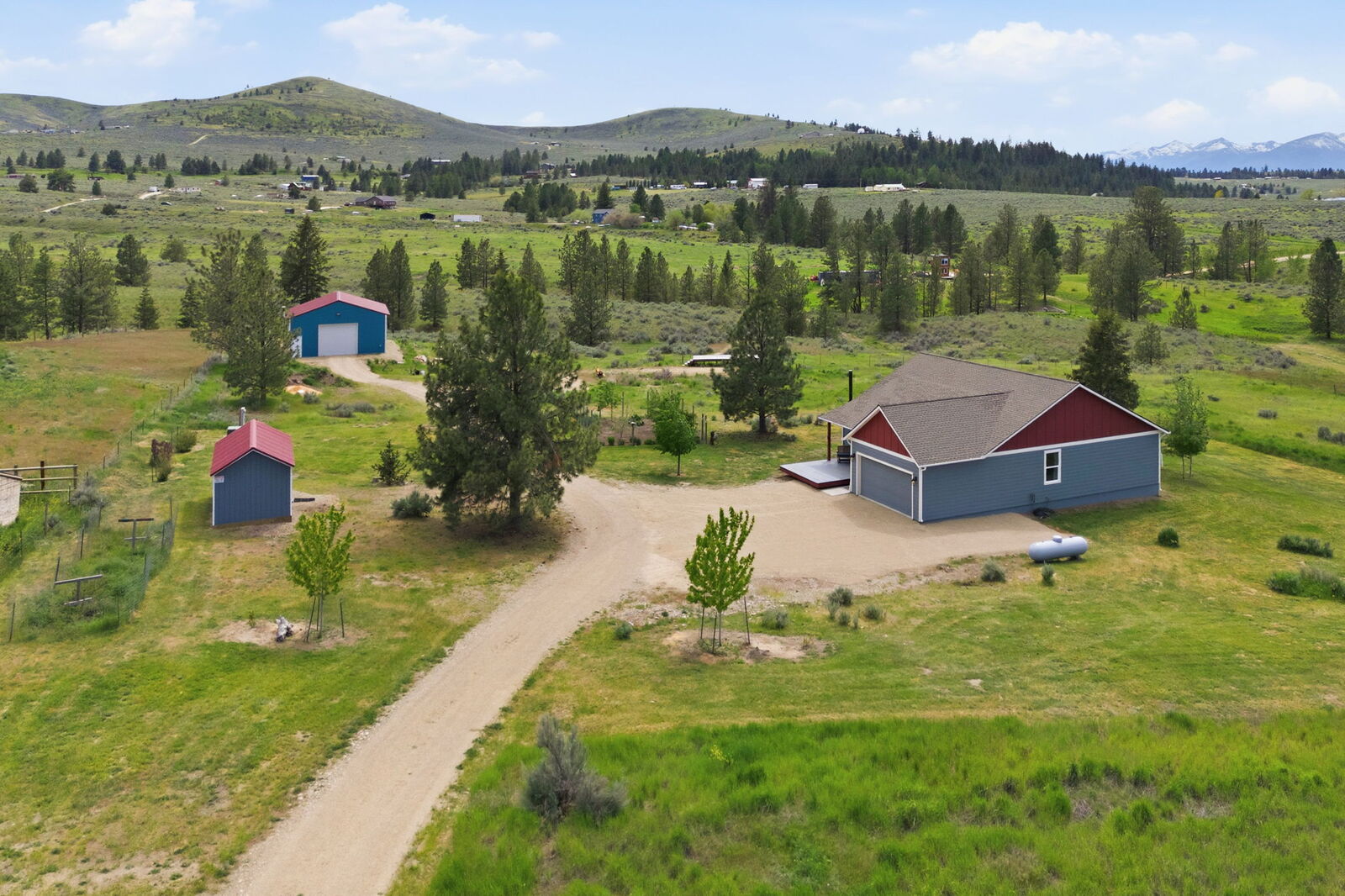 Property Photo:  4033 Sunnyside Cemetery Road  MT 59870 