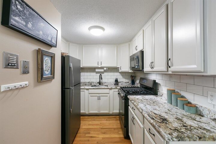 Property Photo: 8 Lancelot Court NH 03079