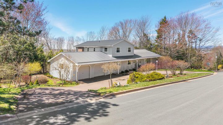 40 Fundy Drive — photo 1