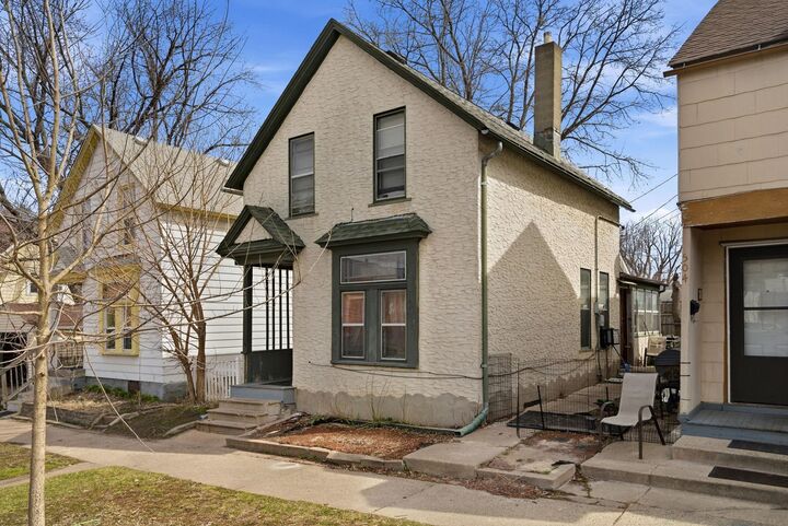 Property Photo:  502 Bellows Street  MN 55107 