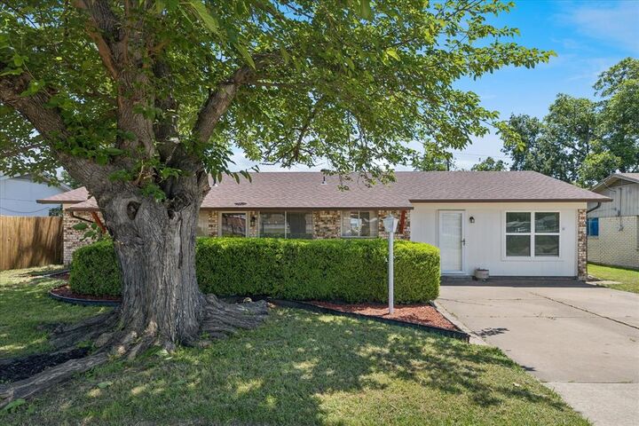 Property Photo:  5820 Shipp Drive  TX 76148 