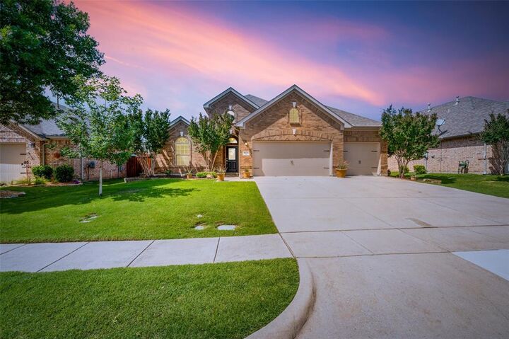 Property Photo: 5012 White Spruce Drive TX 75071