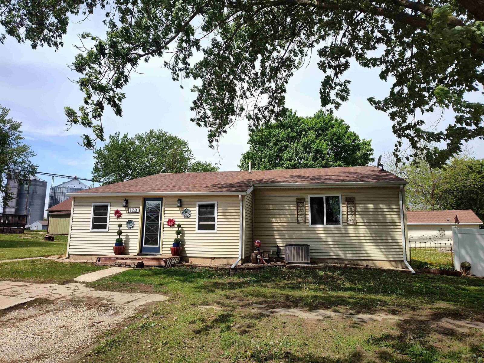 Property Photo: 108 N Main IA 51002