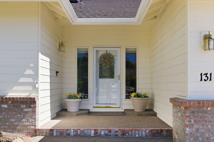 Property Photo: 131 SE Airpark Drive OR 97702