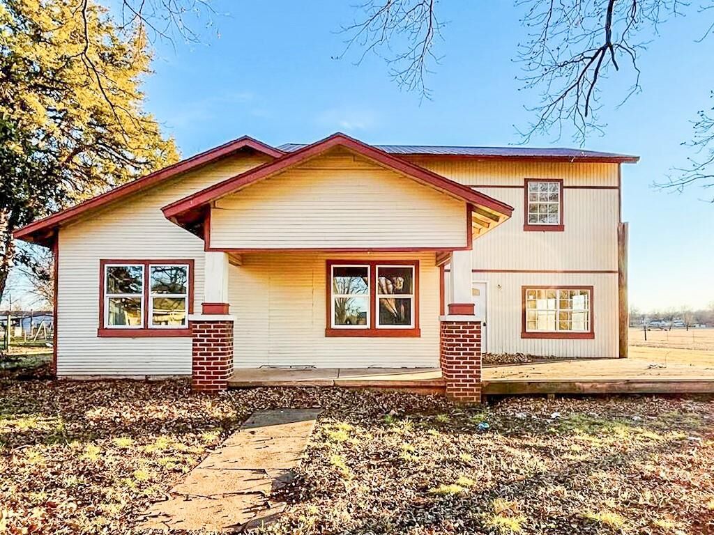 Property Photo:  312 W C Street  OK 73002 