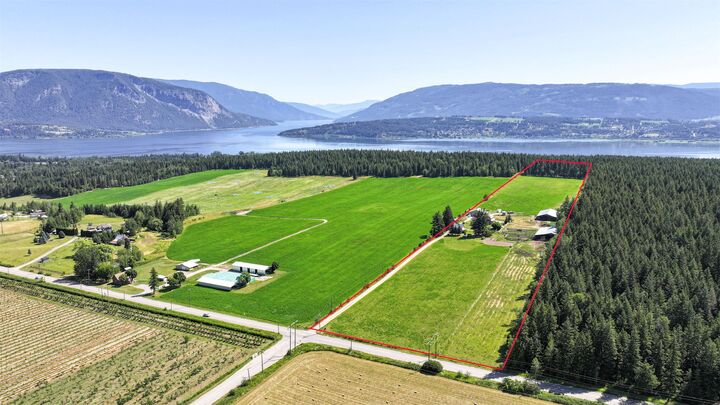 Property Photo: 2990 50 Street NW BC V1E 4M2