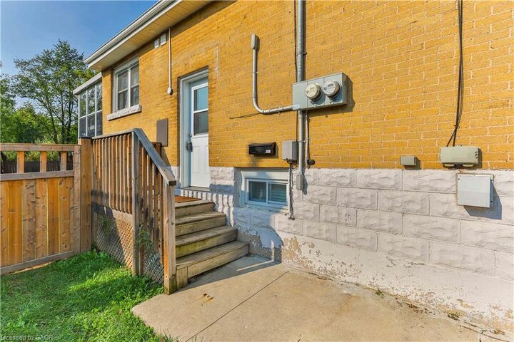 Property Photo:  38 Dunkirk Drive B  ON L8K 4X1 