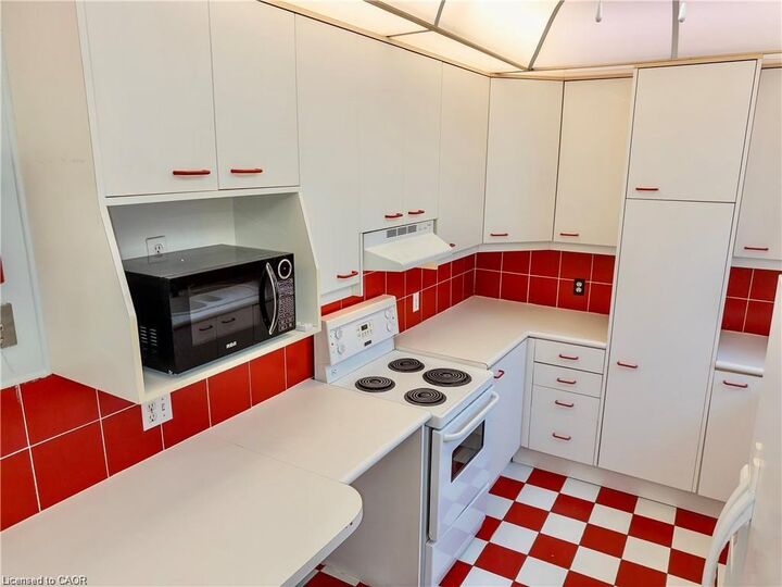Property Photo:  255 Main Street W 2  ON L8P 1J5 