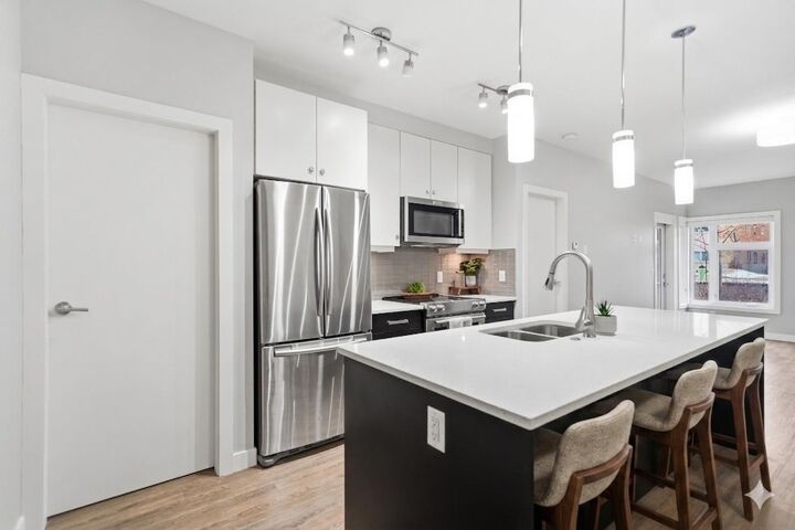 Property Photo:  1720 10 Street SW 107  AB T2T 3E8 