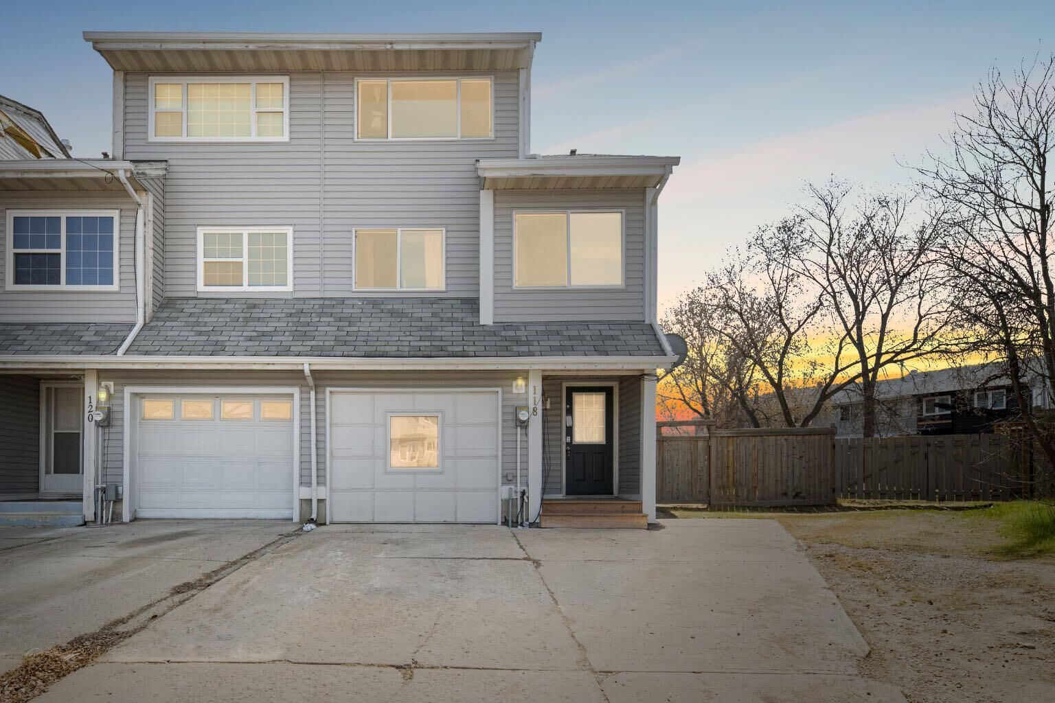 Property Photo:  118 Wylie Place  AB T9H 4R4 