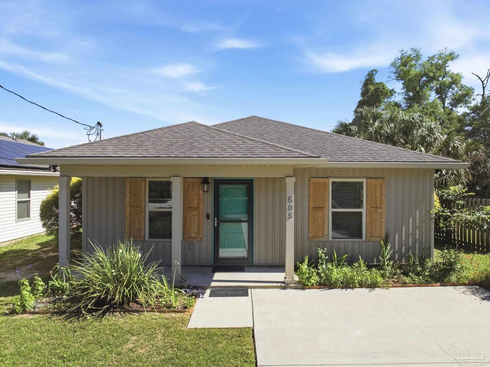 Property Photo:  605 E Fisher St  FL 32503 