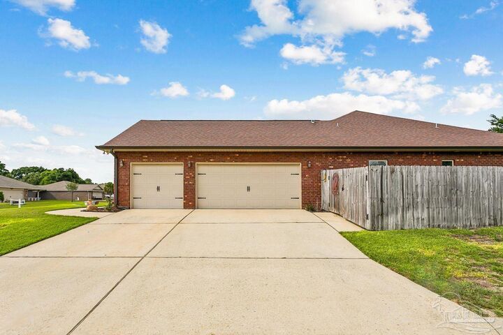 Property Photo:  5534 Bellview Ct  FL 32583 