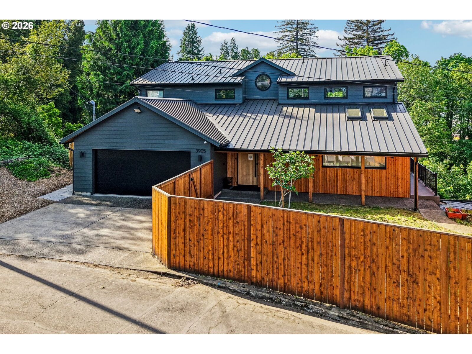 Property Photo:  3905 N Overlook Ter  OR 97227 