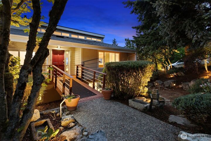 Property Photo:  5525  Highland Drive  WA 98006 