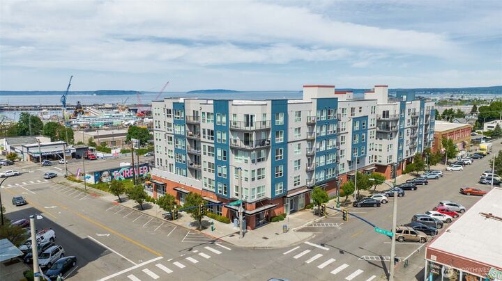 Property Photo:  2824  Grand Avenue A611  WA 98201 