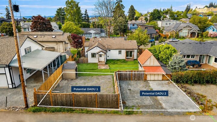 Property Photo:  618  Alder Street  WA 98020 