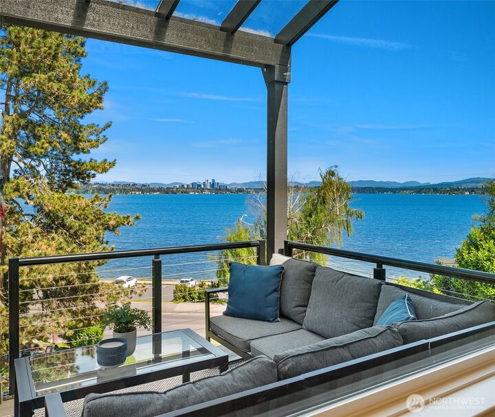 Property Photo: 601 Fullerton Avenue WA 98122