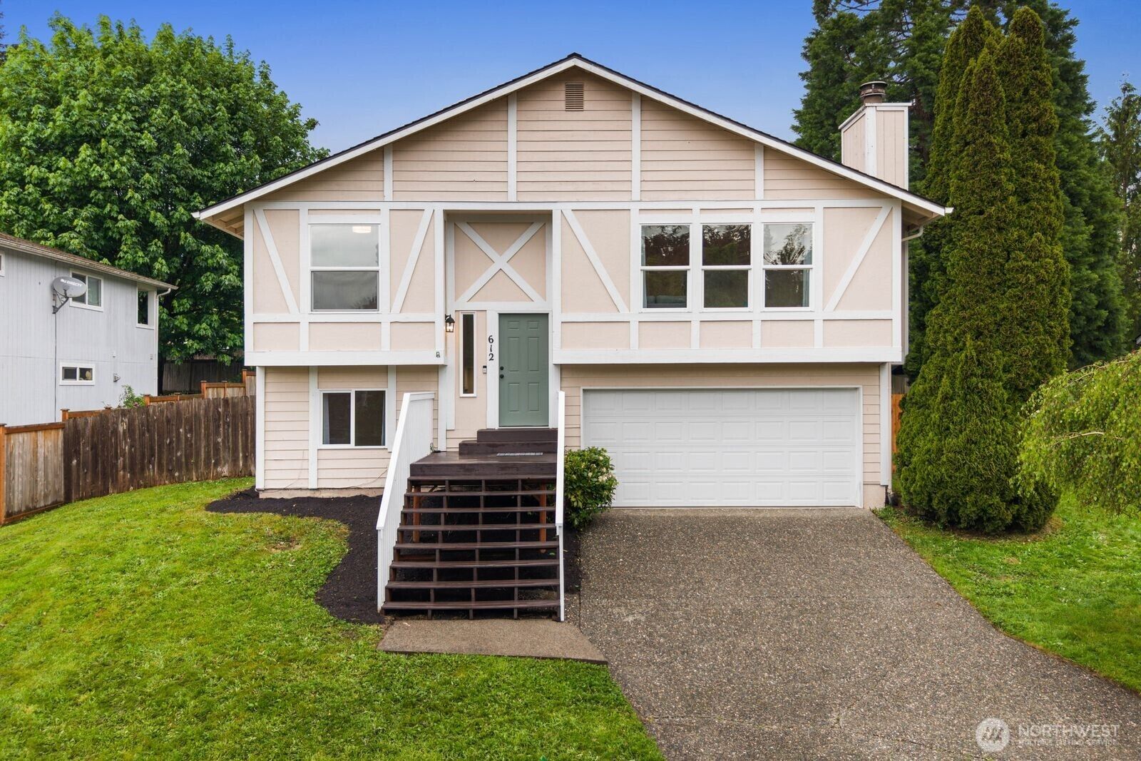 Property Photo:  612  19th Street  WA 98290 