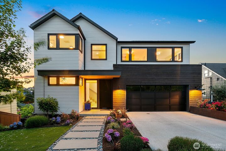 Property Photo:  728 W Etruria Street  WA 98119 