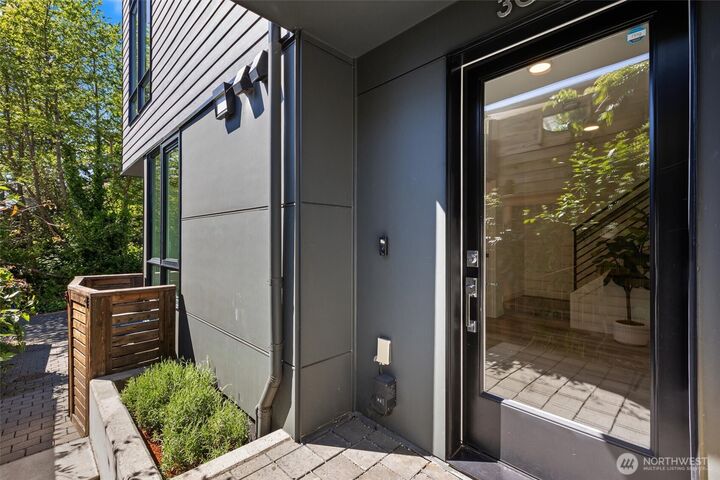 Property Photo: 3011 30th Avenue W A WA 98199