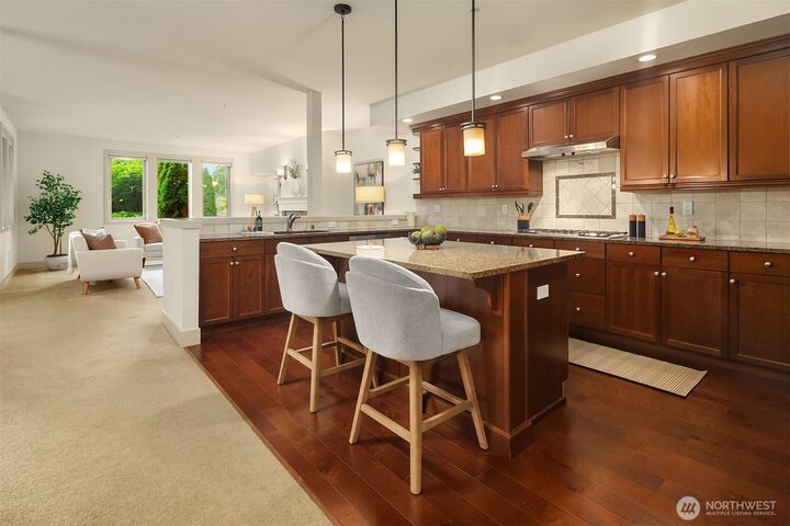 Property Photo: 316 Walnut Street 103 WA 98020