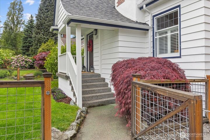 Property Photo:  1020 NE 100th Street 1  WA 98125 