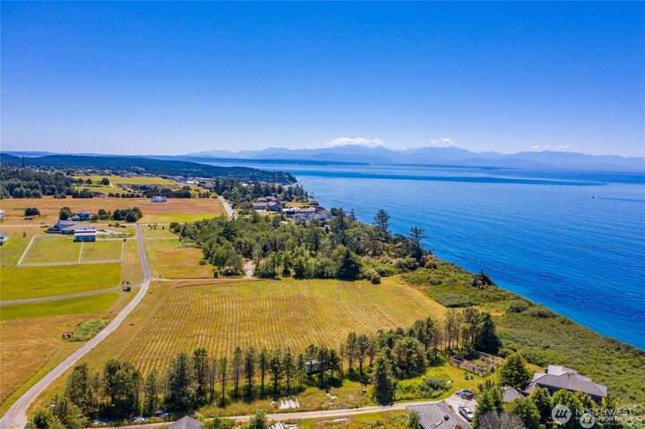 Property Photo:  1135  American Lane  WA 98239 