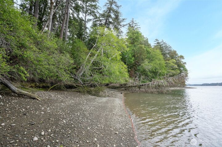 Property Photo:  407 SE Allen Rd  WA 98584 