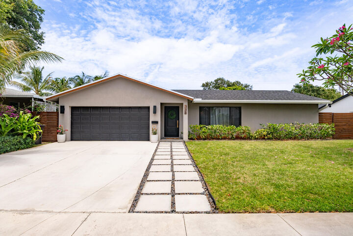 Property Photo: 335 Franklin Road FL 33405