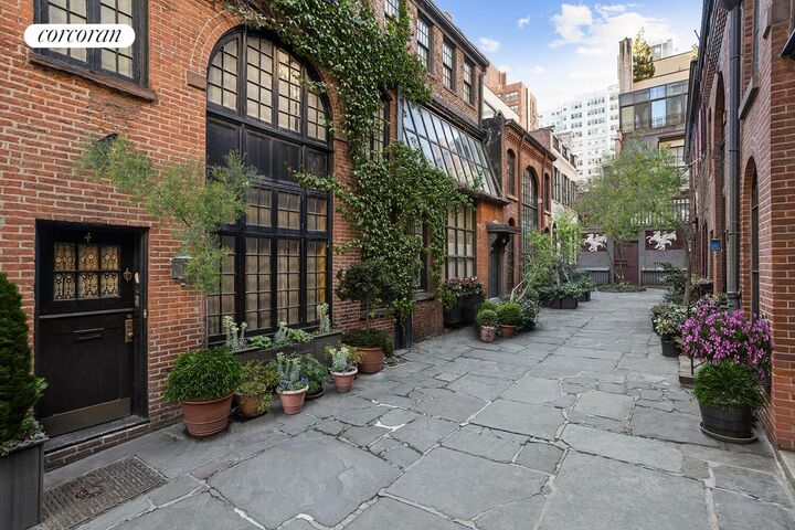 Property Photo:  4 Sniffen Court  NY 10016 