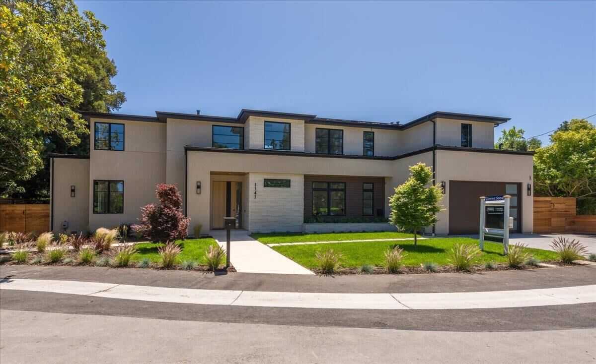 Property Photo:  1147 Windsor Way  CA 94025 