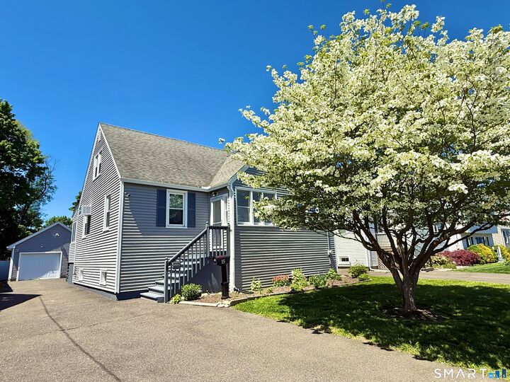 Property Photo:  15 Rosedale Terrace  CT 06614 