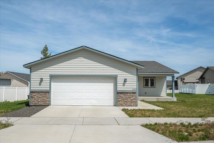 Property Photo: 1103 S Sun Devil Ct WA 99224