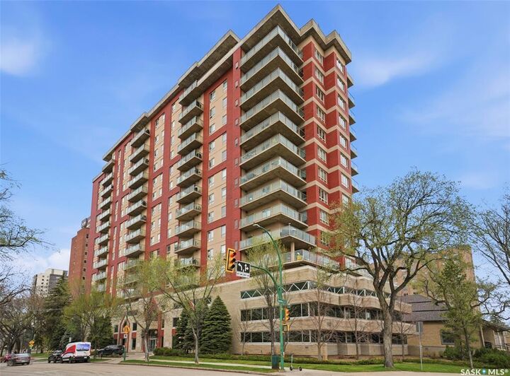 Property Photo:  902 Spadina Crescent E 1406  SK S7K 0G8 