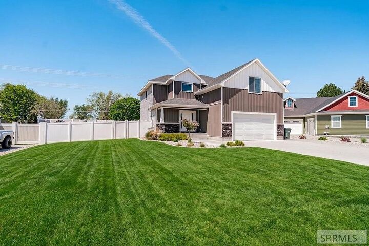 Property Photo:  4230 Rockingham Circle  ID 83404 