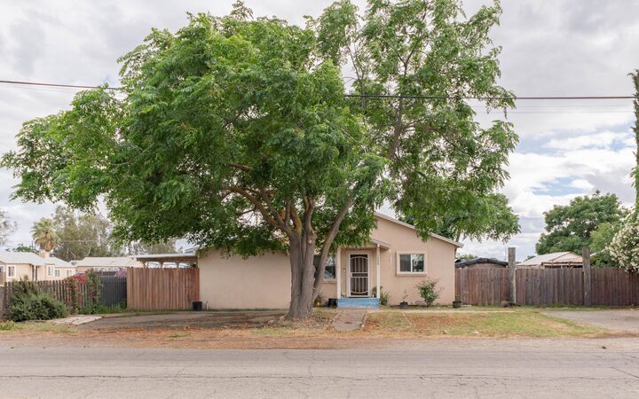 Property Photo: 1209 W 6th CA 93230