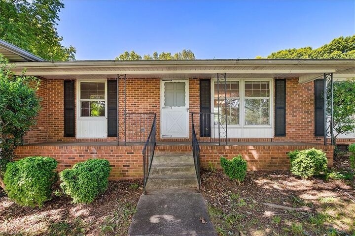 Property Photo: 3500 E Lee Street NC 27406