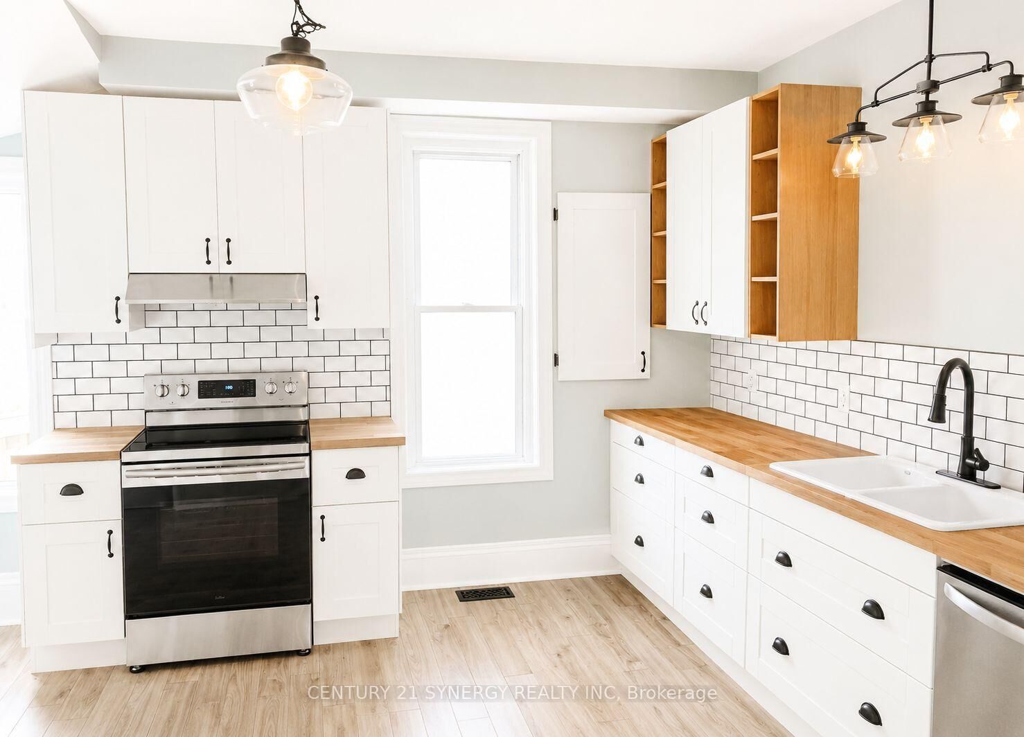 Property Photo:  114 Main Street E  ON K7A 1B2 