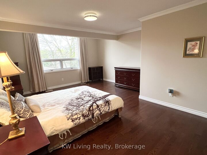 28 Parkinson Road E — photo 1