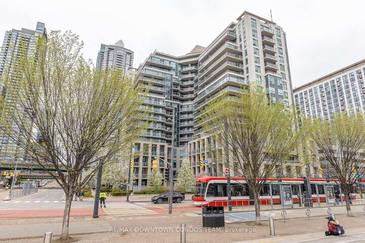 Property Photo: 410 Queens Quay W 404 ON M5V 3T1