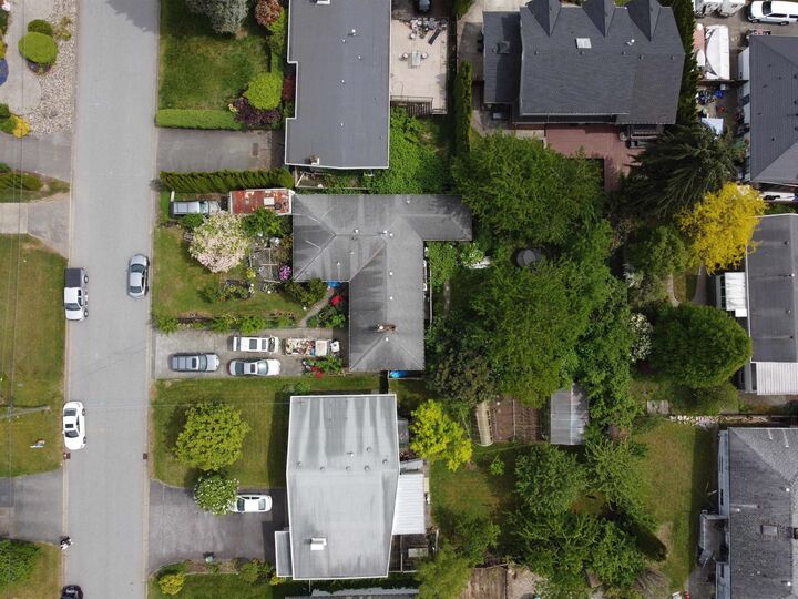 526 Appian Way — photo 1