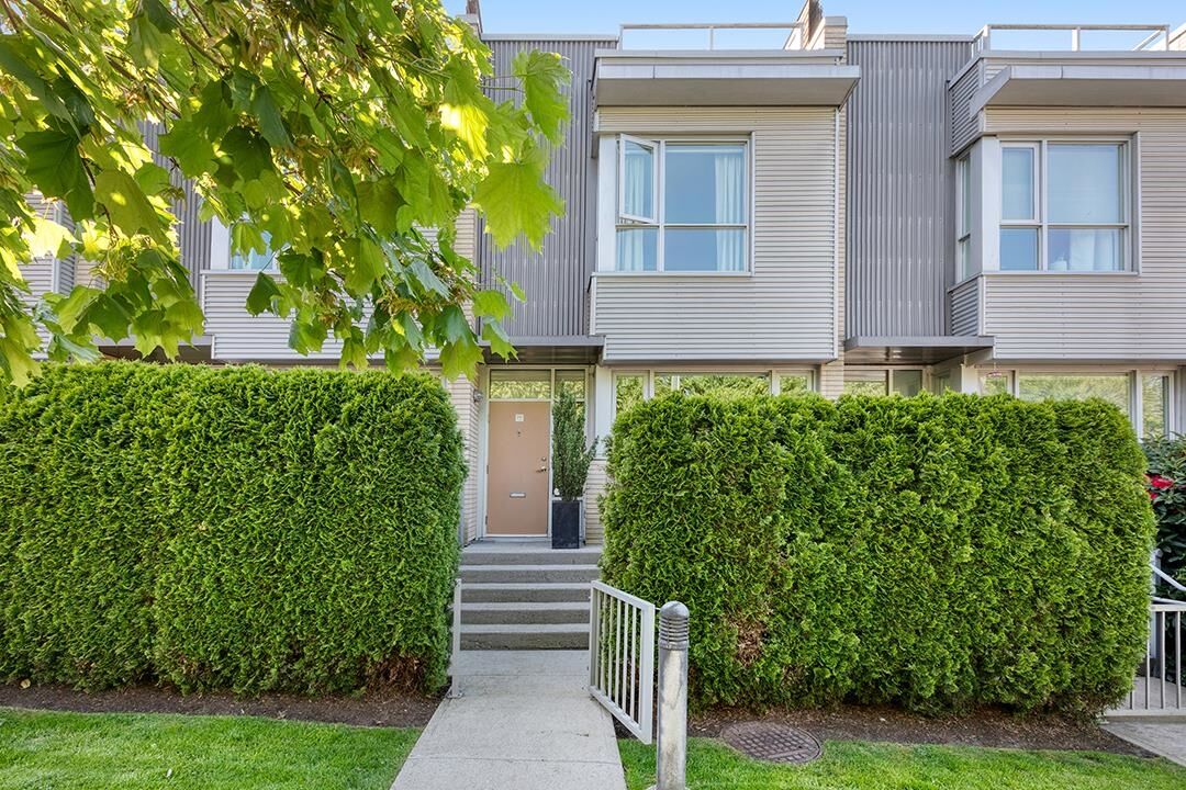 Property Photo:  2711 Prince Edward Street  BC V5T 4V8 