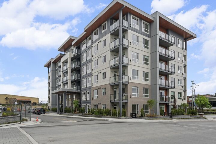 Property Photo:  30490 Cardinal Avenue 313  BC V3T 1K6 