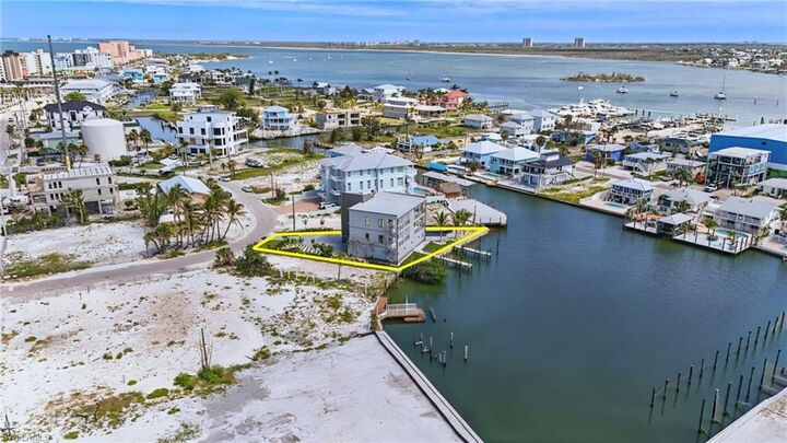 Property Photo:  855 Lagoon St 4  FL 33931 