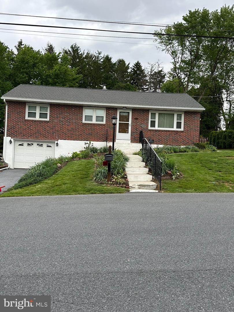 Property Photo: 41 Jayann Drive PA 17042