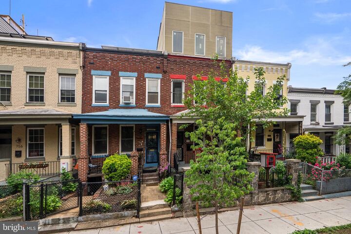 Property Photo:  760 Lamont Street NW  DC 20010 