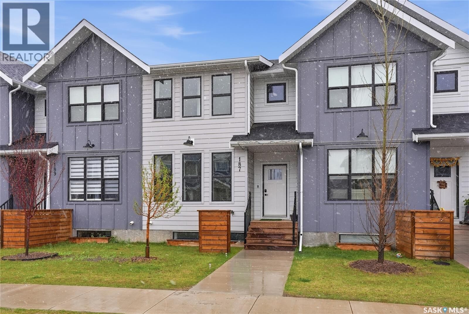 Property Photo:  187 Rosewood Boulevard E  SK S7V 0X2 
