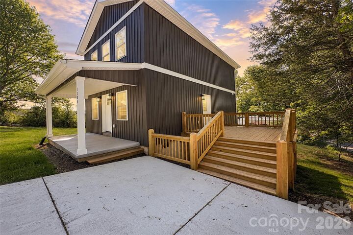 Property Photo:  1135 Apple Lane  NC 28630 