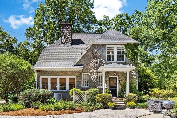 Property Photo:  1211 S Belvedere Avenue  NC 28054 