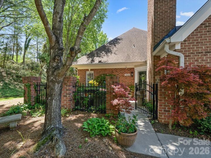 Property Photo:  7444 Hurstbourne Green Drive  NC 28277 